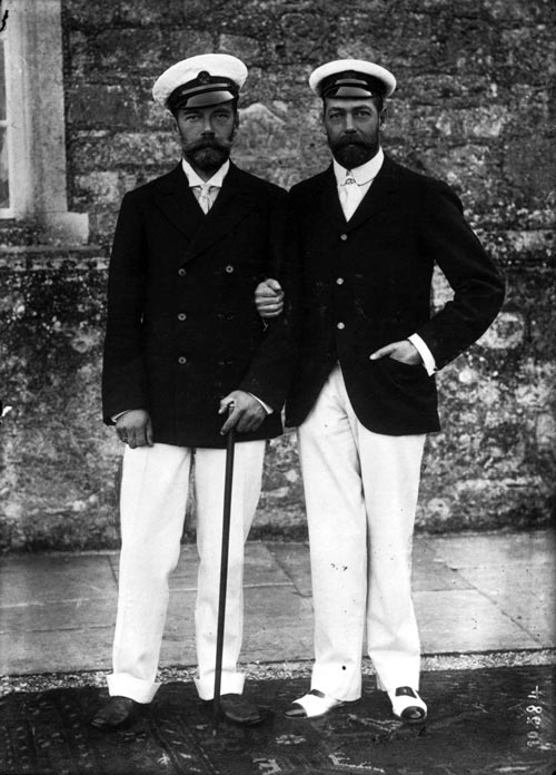 Николай II и его кузен Георг V были похожи, как близнецы. Источник: wikimedia.org
