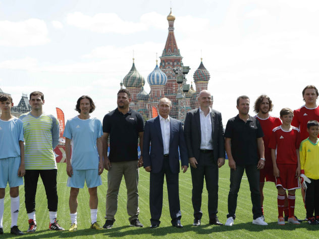 В матче приняли участие звездные футболиста и президент FIFA