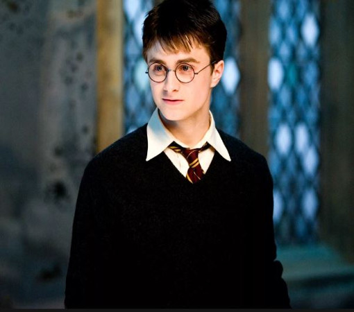 Знаменитый "Гарри Поттер", снимаясь в фильмах о приключениях юного волшебника, злоупотреблял алкоголем и иногда даже появлялся пьяным на съемочной площадке