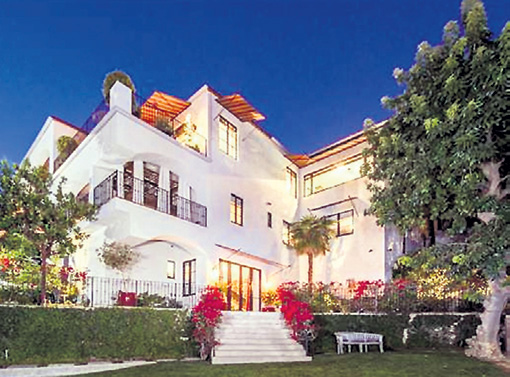 Меган обвинила менеджера Брэда Питта в мошенничестве и подала на нее исковое заявление в суд Лос-Анджелеса