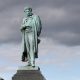 Вандалы уничтожили на Украине памятник Пушкину