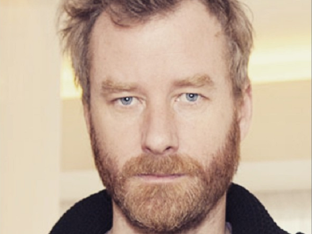 Воздушный шарик напугал американского певца во время концерта