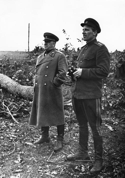 Маршал Георгий. Жуков и Александр Голованов. Брянский фронт, Июль 1943 г. Источник: wikipedia.org