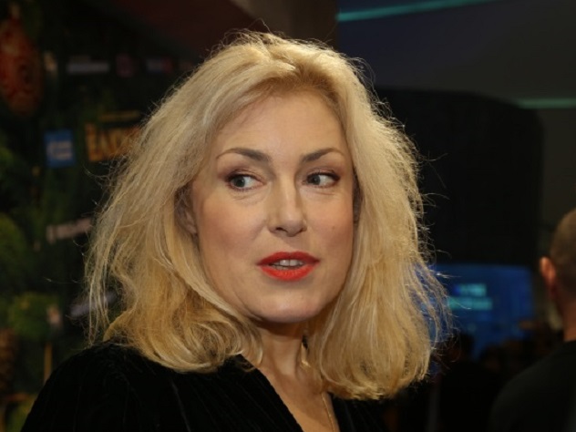 Актриса устроила себе грязевую ванну