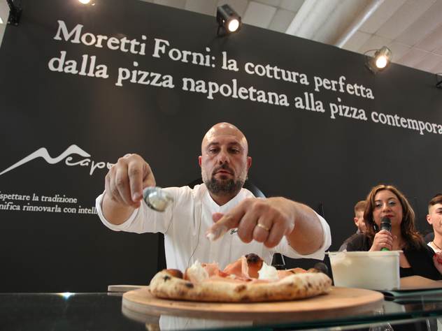 Неаполитанский фестиваль пиццы, на котором в этом году ученые представят новую пиццу, предотвращающую рак.