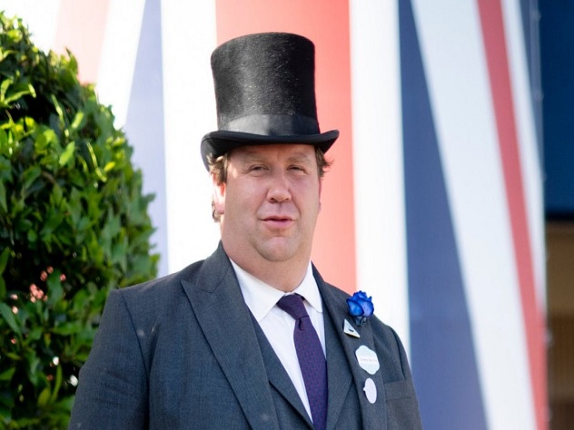 Джонно Спенс купил костюм Томаса Маркла