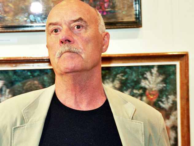 Скончавшийся режиссер Станислав Говорухин оставил многомиллионное наследство, которое в ближайшее время будут делить его родственники. В 2000 году режиссер, как известно, баллотировался в президенты. Тогда Центризбирком обнародовал данные о доходах режиссера и его семьи.