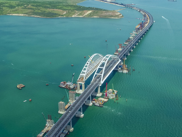 Возле Крымского моста нашли обломки катера времен войны