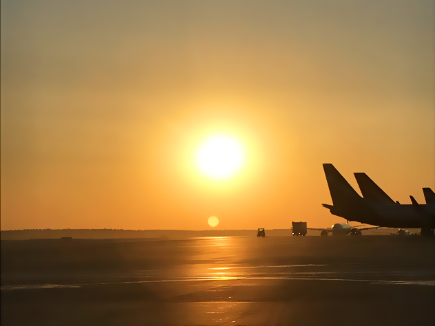 Рассвет в аэропорту