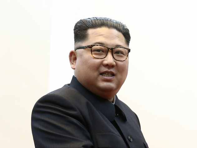 Лидер КНДР трижды проигнорировал ответ на вопрос откажется ли Северная Корея от ядерных ракет.