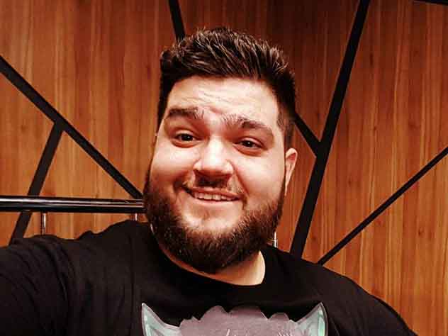 Евгений Вольнов обзвонил кафе Екатеринбурга с предупреждением об отключении электричества