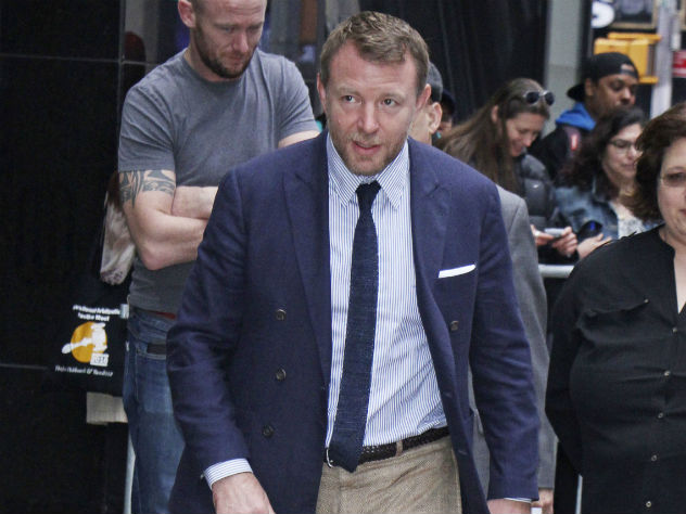 Гай Ричи решил снять ролик в том числе и про Россию, но до самой России почему-то не доехал