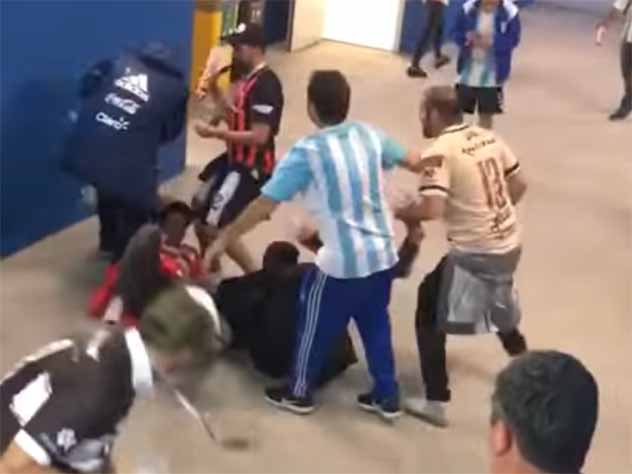 Аргентина просит депортировать участников драки
