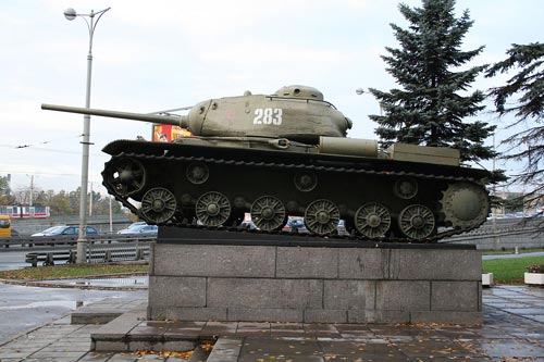 Копия танка КВ-85, установленная в Санкт-Петербурге. Фото: wikimedia.org