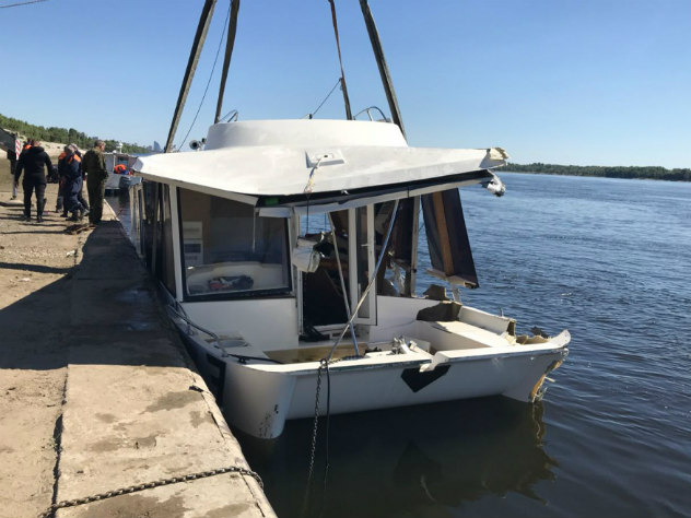Затонувший в Волгограде катамаран