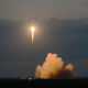 Запуск ракеты «Союз-2.1б» со спутником «Глонасс-М» приняли за НЛО. Снимками «хвостатого» светящегося объекта делились пользователи по всей России.