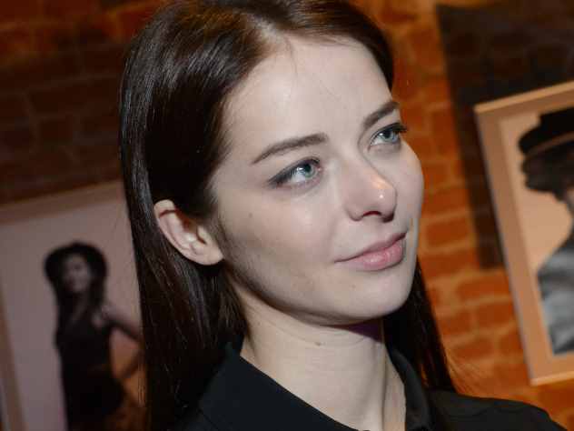 Известная актриса Марина Александрова опубликовала на своей странице в Instagram** новую фотографию с отдыха. Звезда наконец-то вырвалась из московской суеты. Она рассказала, что полюбила пляжный отдых с детьми, где, как она считает, есть размеренность дня, повторение событий, но при этом каждый новый день с новыми оттенками и полным растворением в друг друге. Александрова добавила, что на снимке она без фильтров, без макияжа и без забот.