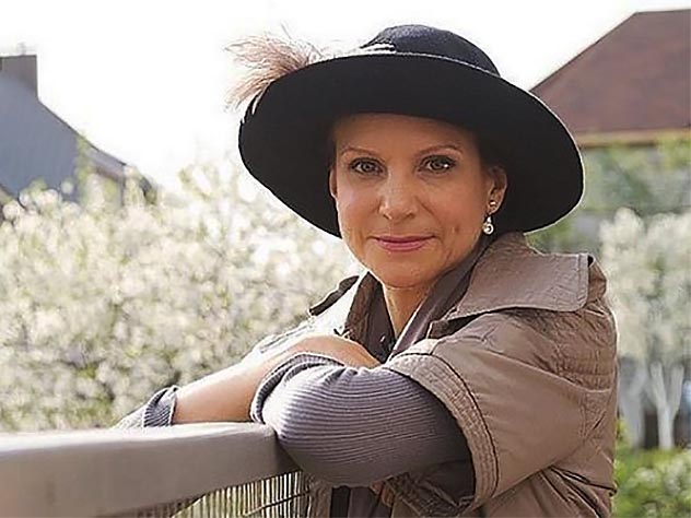 Многим кажется, что, будучи в образе Ольги Николаевны, стильной, принципиальной и острой на язык женщины, Артемьева играет саму себя, однако это совсем не так.