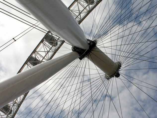 Неприятный инцидент случился во время работы аттракциона «360 градусов» на Речном вокзале Новосибирска.