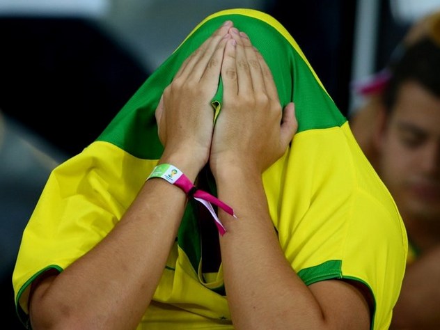 Лейтенант бразильской военной полиции Эдуард Нуньес может стать фигурантом уголовного дела за оскорбление жительницы РФ на чемпионате мира по футболу. С таким требованием выступила прокуратура столичного округа Бразилии.