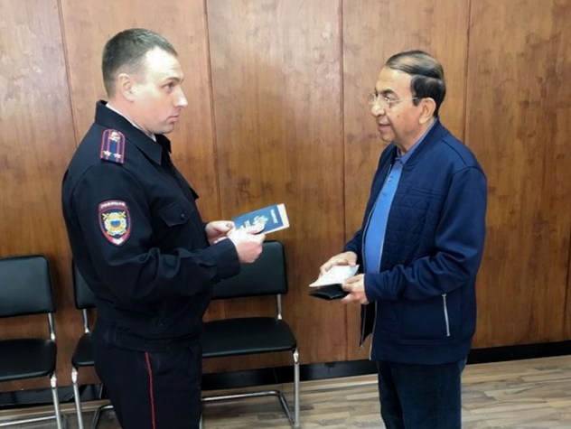 Пропажу документа иностранец обнаружил в гостинице при оформлении документов.