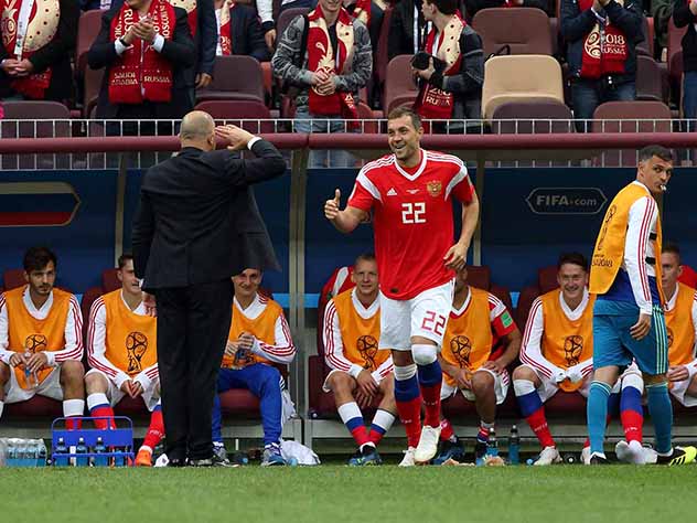 Станислав Черчесов и Артем Дзюба.