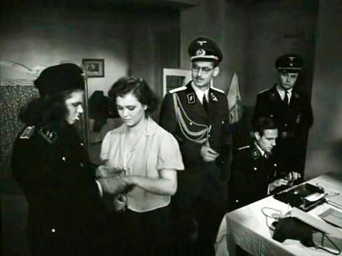 Кадр из фильма «Часы остановились в полночь» (1958 г.), в основу которого легла история убийства Кубе