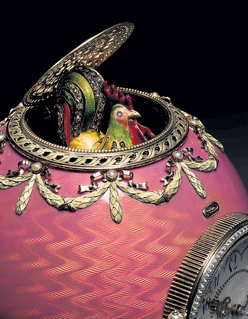 Это пасхальное яйцо-часы фирмы Карла Фаберже, сделанное в 1902 году к помолвке барона Эдуарда Ротшильда, было куплено Ивановым на аукционе Christie’s за 8,9 млн. ф. ст. и с 2014 года выставлено в Эрмитаже