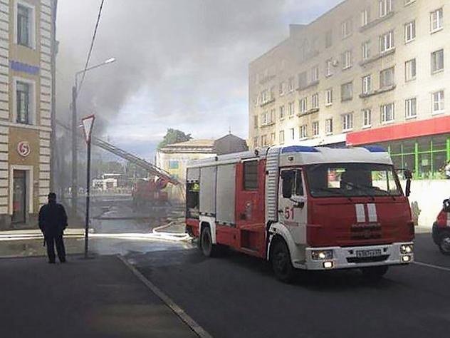 Под Петербургом во время ремонта крышы торгового центра «Меньшиков холл» произошел пожар