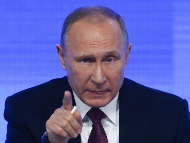 Президент Владимир Путин отвечает на вопросы граждан во время прямой линии.