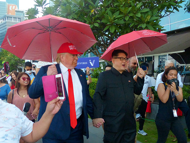 В аэропорту Сингапура был задержан и допрошен пассажир, прилетевший из Гонконга: он был слишком похож на Ким Чен Ына