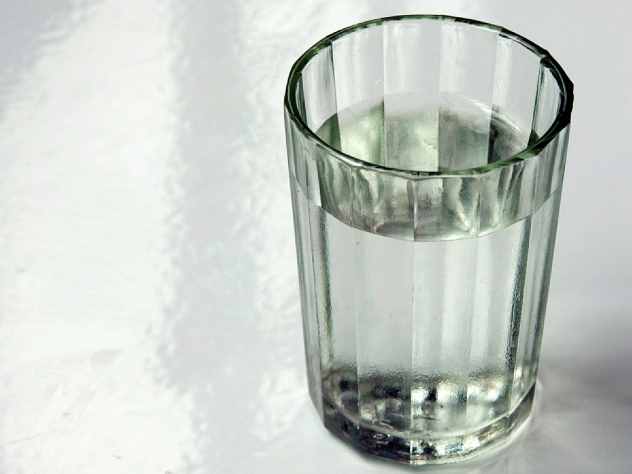 Министерство финансов в 2018 году планирует пересмотреть минимальные розничные цены на водку, коньяк и шампанское, а также впервые установить их для вина и винных напитков.