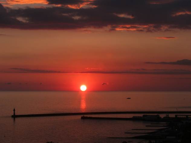Вид на море с сочинской набережной.