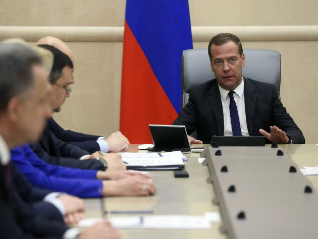 Премьер напомнил министрам порядок регистрации браков в РФ