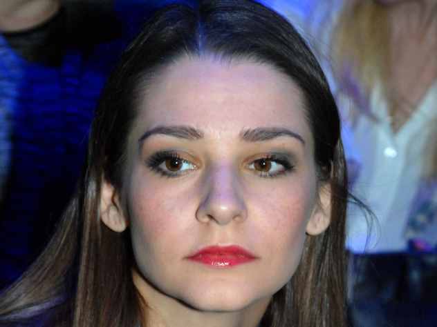 Известная российская актриса Глафира Тарханова удивила поклонников необычным готическим образом. На снимке в социальной сети Instagram** она опубликовала фотографию, на которой предстала с накрашенными глазами.