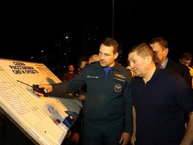 Затонувший на Волге после столкновения с баржой катамаран шел, по предварительным данным, без опознавательных огней. Не исключено, что из-за этого баржа не заметила катамаран и подмяла его под себя.