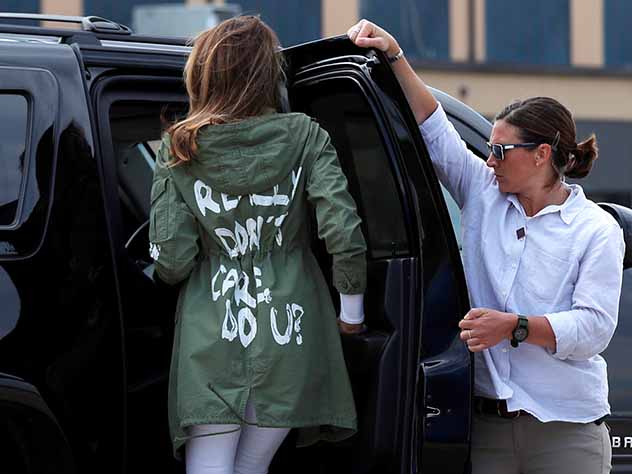 Меланья Трамп в куртке с надписью «Мне действительно все равно. А Вам?». Трамп все объяснил. Опять фейковые СМИ