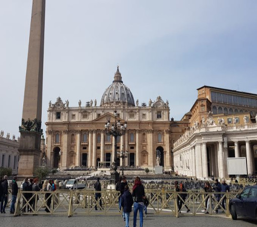 Ватикан — карликовое государство-анклав