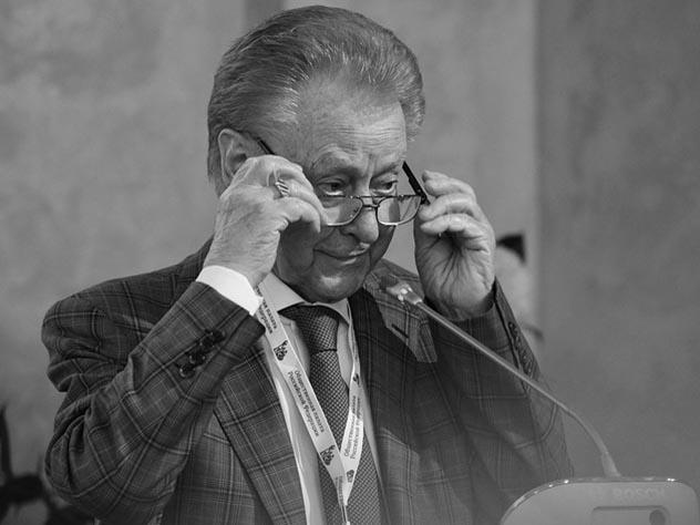 Лоза: Даже тогда, когда он уже мог почивать на лаврах, поэт продолжал работать до последнего