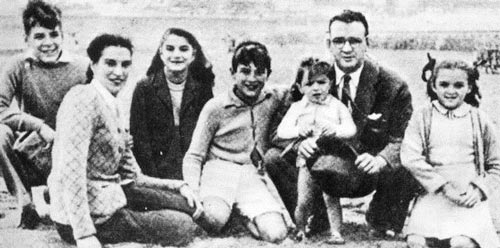 Че Гевара с семьей в детском возрасте (на фото крайний слева). Фото: wikimedia.org