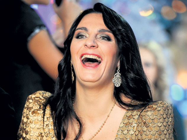 Певица продолжает восхищать поклонников стильными образами