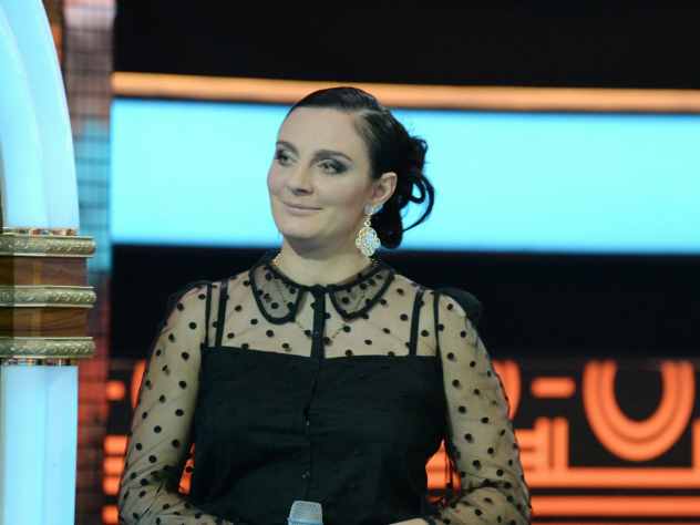 Известная исполнительница Елена Ваенга опубликовала на своей страничке в социальной сети Instagram** фотографию, на которой она запечатлена в детстве.