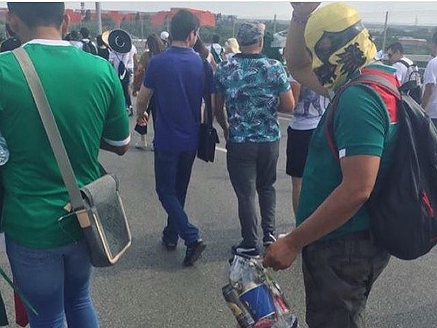 Собиравший мусор мексиканский болельщик умилил ростовчан