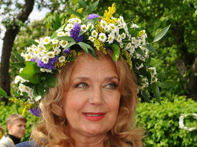 Ирина Алферова рассказала, что прекрасно знала, что Абдулов ей изменяет. Однако она никогда не могла поймать его с поличным.