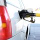 Пикетчики предлагали недовольным ростом цен на бензин автомобилистам посигналить.