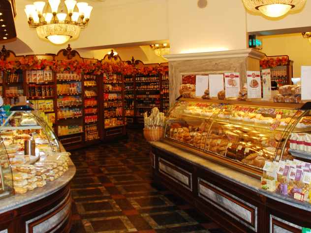 В России в недалёком будущем могут взлететь цены на хлеб, мясные изделия, молоко и безалкогольные напитки. Это произойдет, если правительство одобрит инициативу министерства промышленности и торговли на введение дополнительной пошлины на поставки иностранного оборудования.