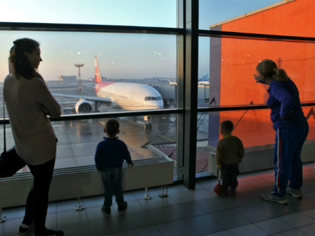 Право на гостиничные услуги получат пассажиры, чьи рейсы задержатся более чем на восемь часов днем и на шесть часов ночью