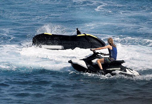 54-летний фронтмен рок-группы «Metallica» Джеймс Хэтфилд отдохнул с семьёй на греческом острове Миконос