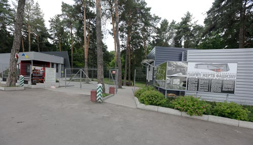 Так выглядит сейчас вход на территорию Ставки Гитлера «Вервольф». Теперь там музейный комплекс. Источник: wikimedia.org