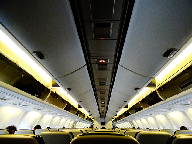 Из-за пьяного пассажира на борту на 13 часов был задержан рейс Париж — Пальма‐де‐Майорка